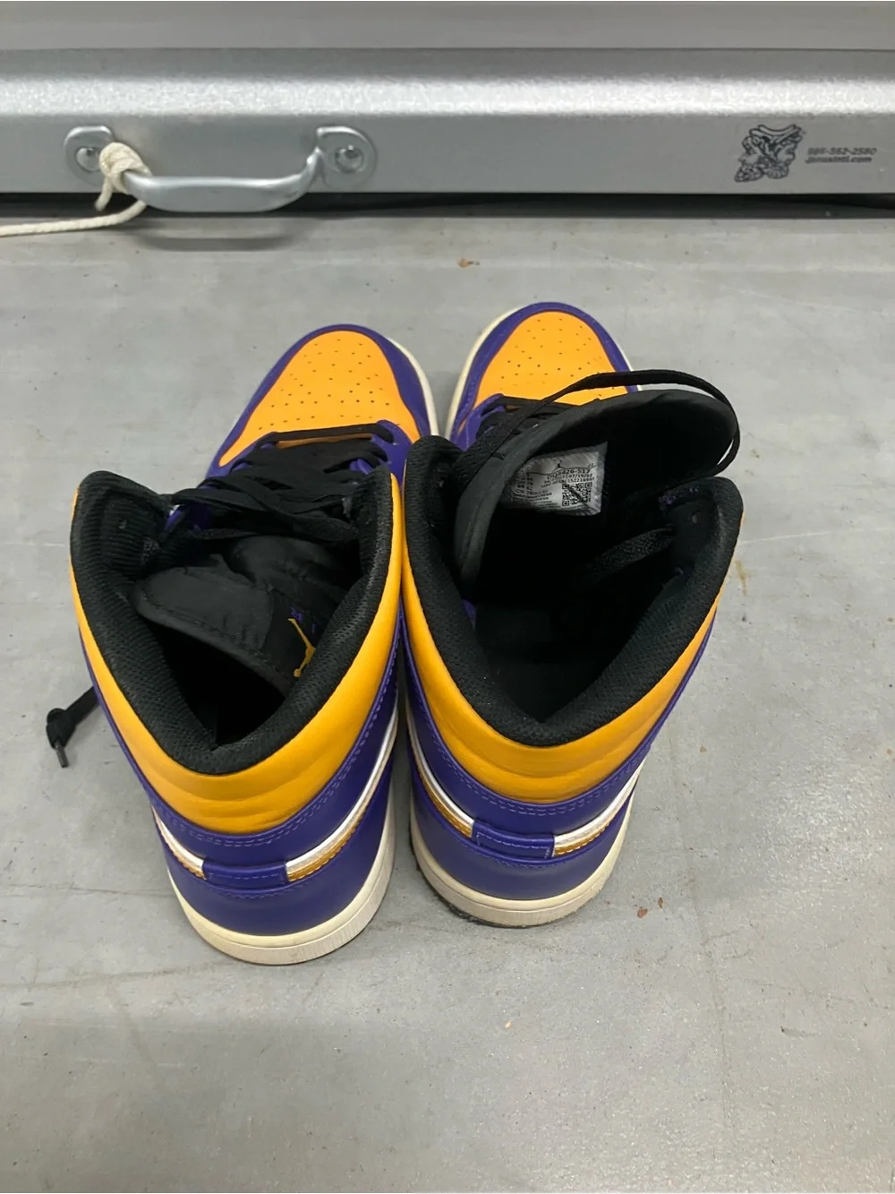 Nike Air Jordan 1 Mid Lakers